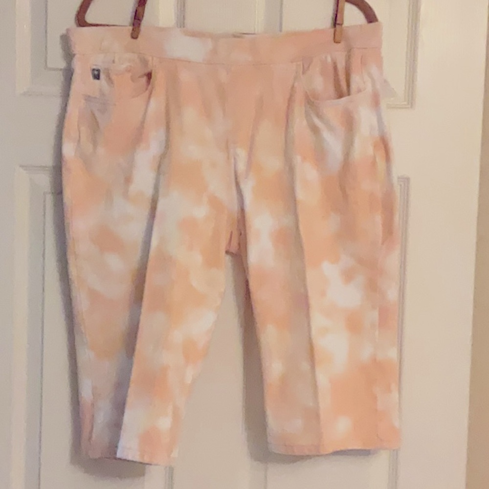Belle by Kim Gravel Flexibelle Tie Dye pedal pushers. Size 16 petite